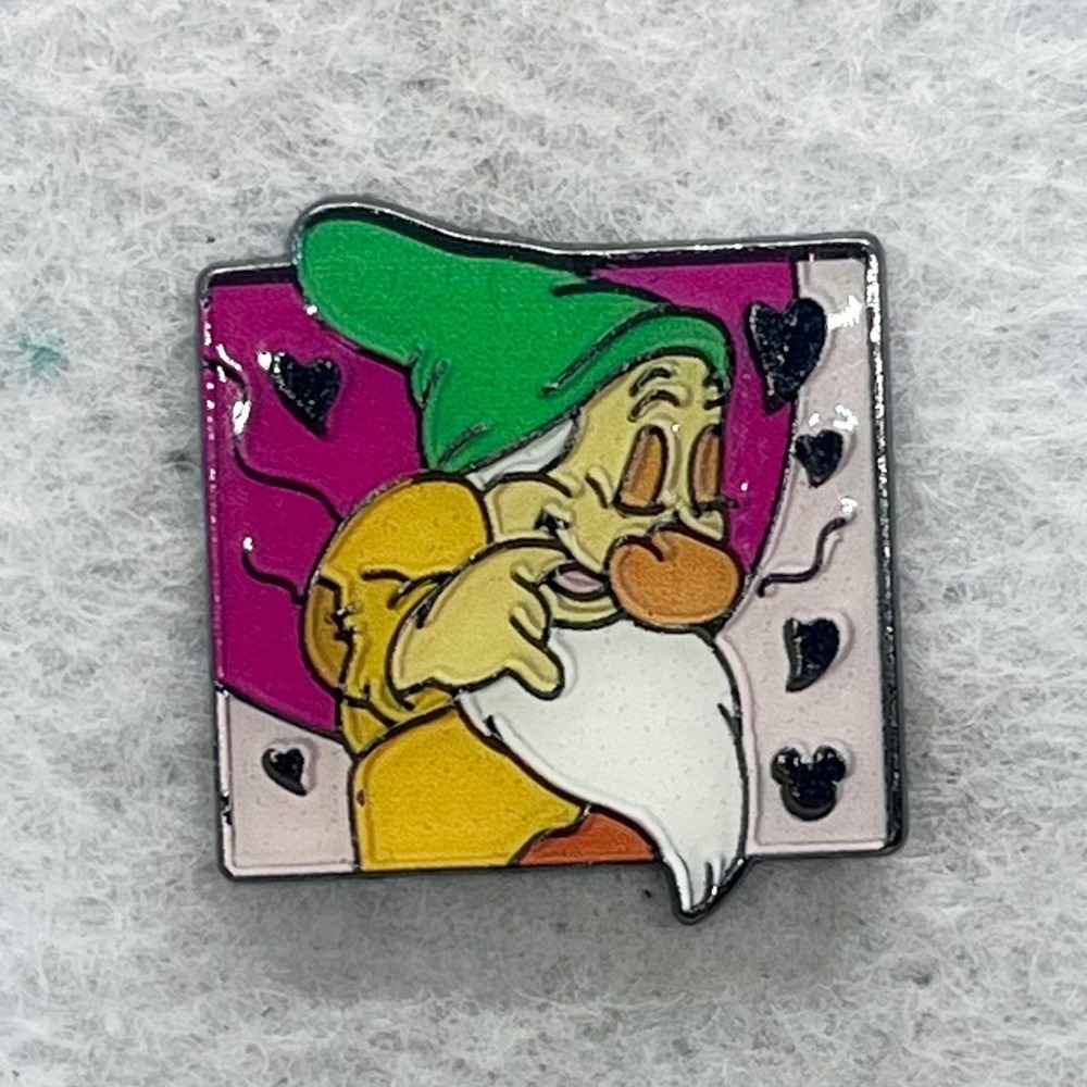 🔮 5/$25 Disney Snow White And The Seven Dwarfs Bashful Pin